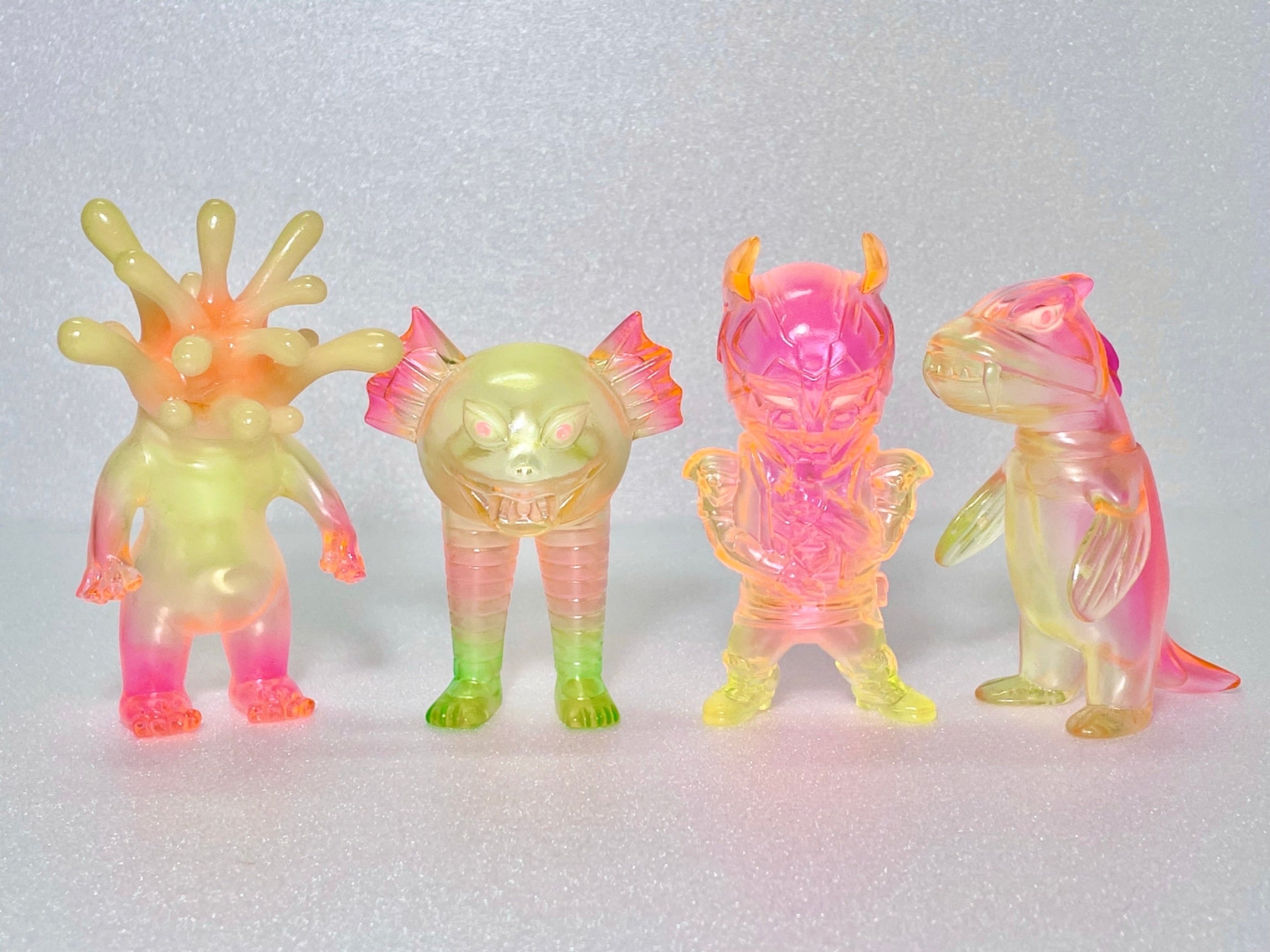 〈ILANENA〉マイティコウ モンスターズZ 価格：19,800円 素材：PVC サイズ：全高約8.0～10.5cm