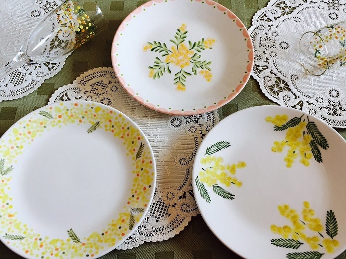 ポタリーペインティングでミモザのプレート