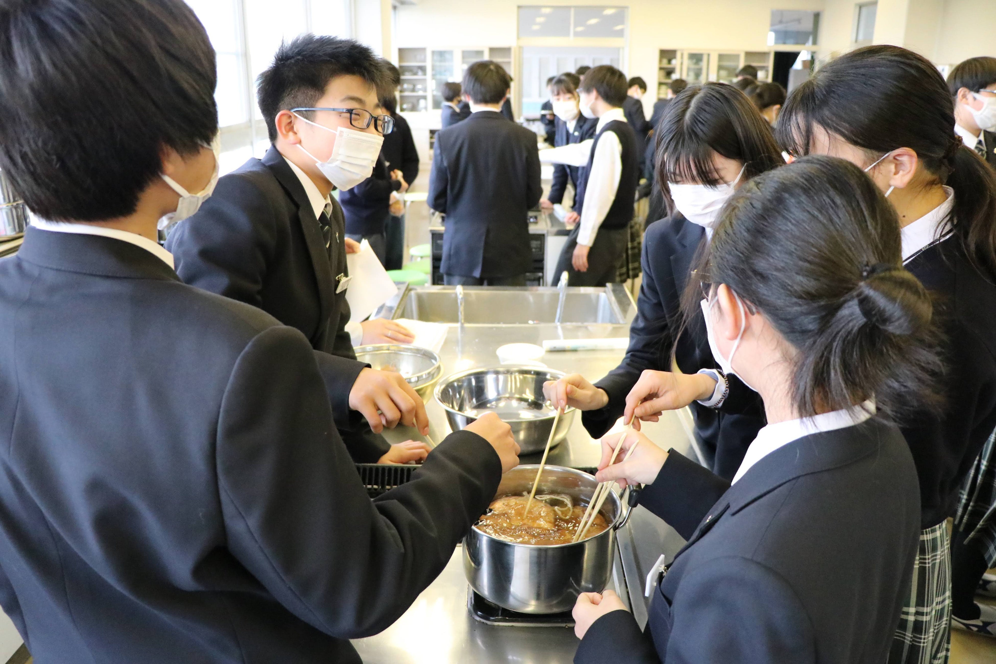 昨年度の「のこり染め」実習