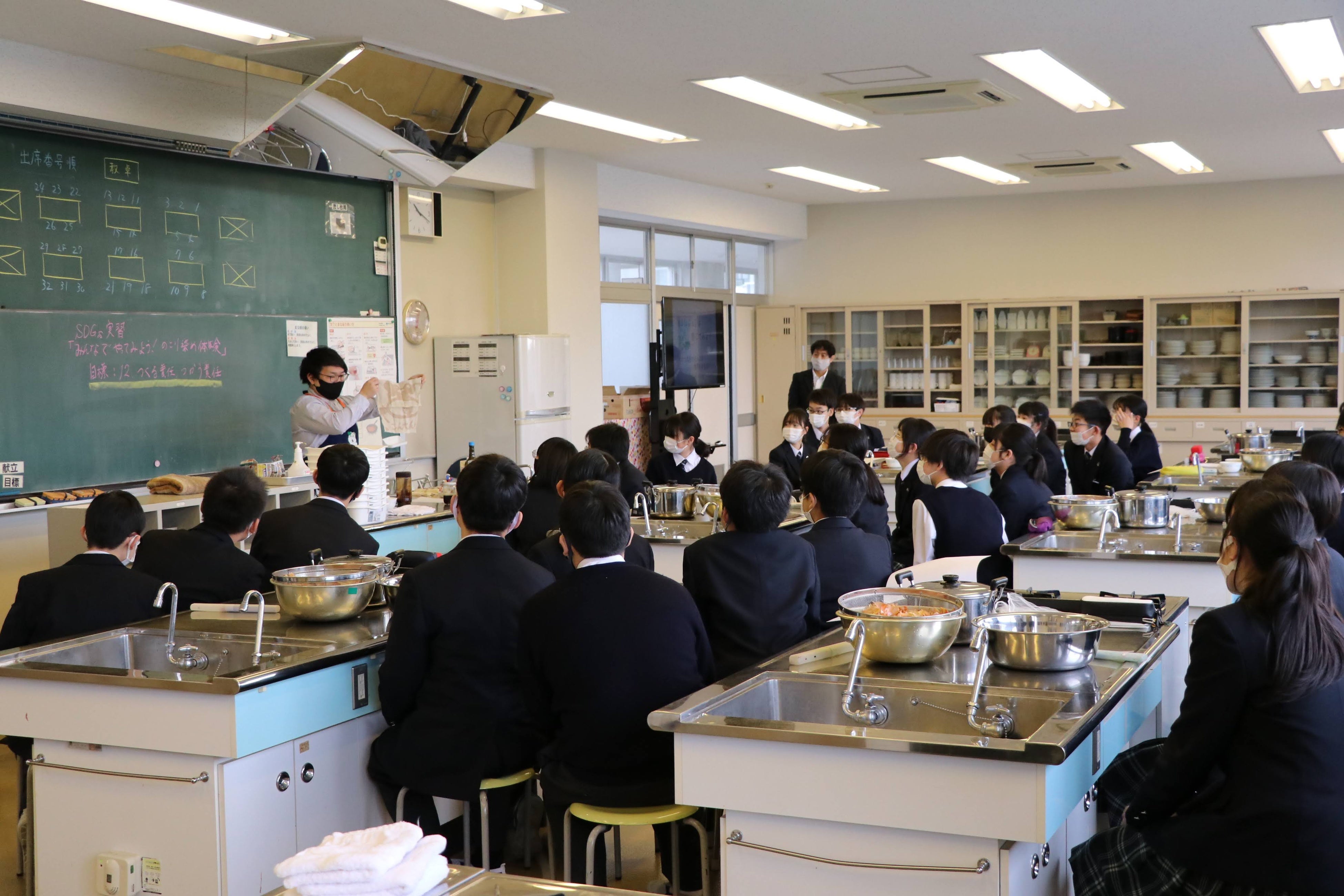 作業の合間にSDGs基礎学習の振り返り