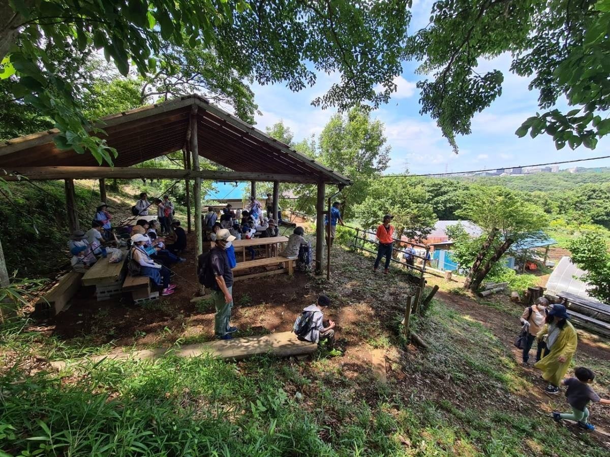 ▲市街地に隣接するいなぎめぐみの里山