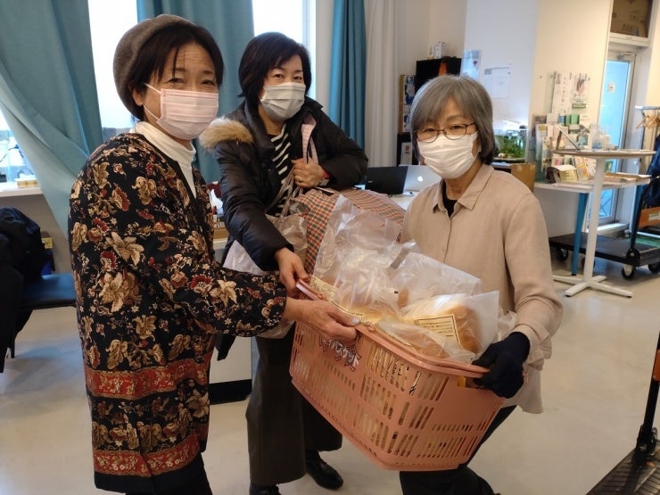 『フードバンク八王子』 川久保 美紀子さん（写真左）