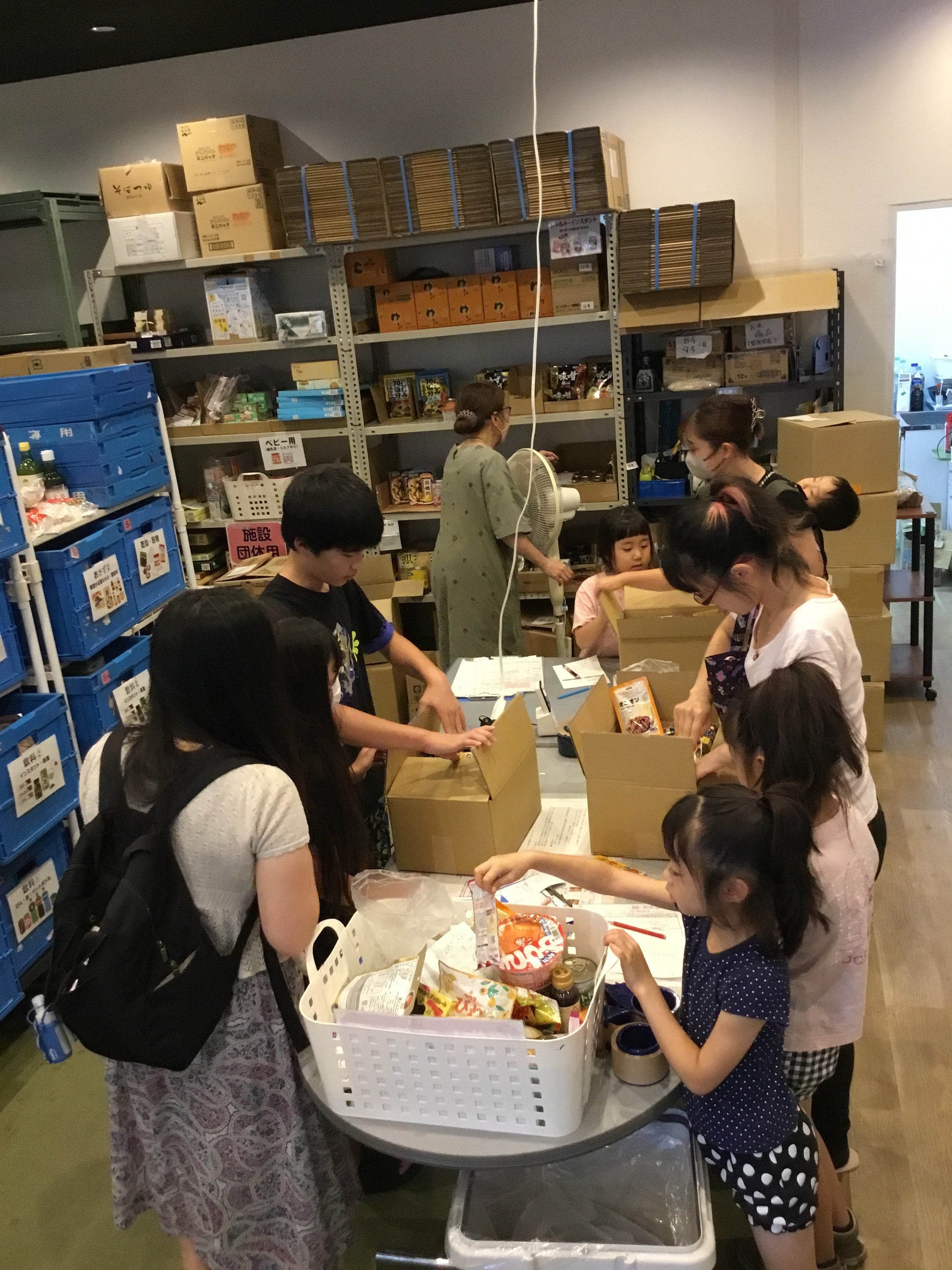 ▲作業を体験する子ども記者