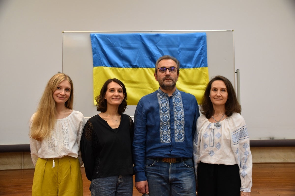 講演会の際のソロツカ一家・右端がテティアナさん