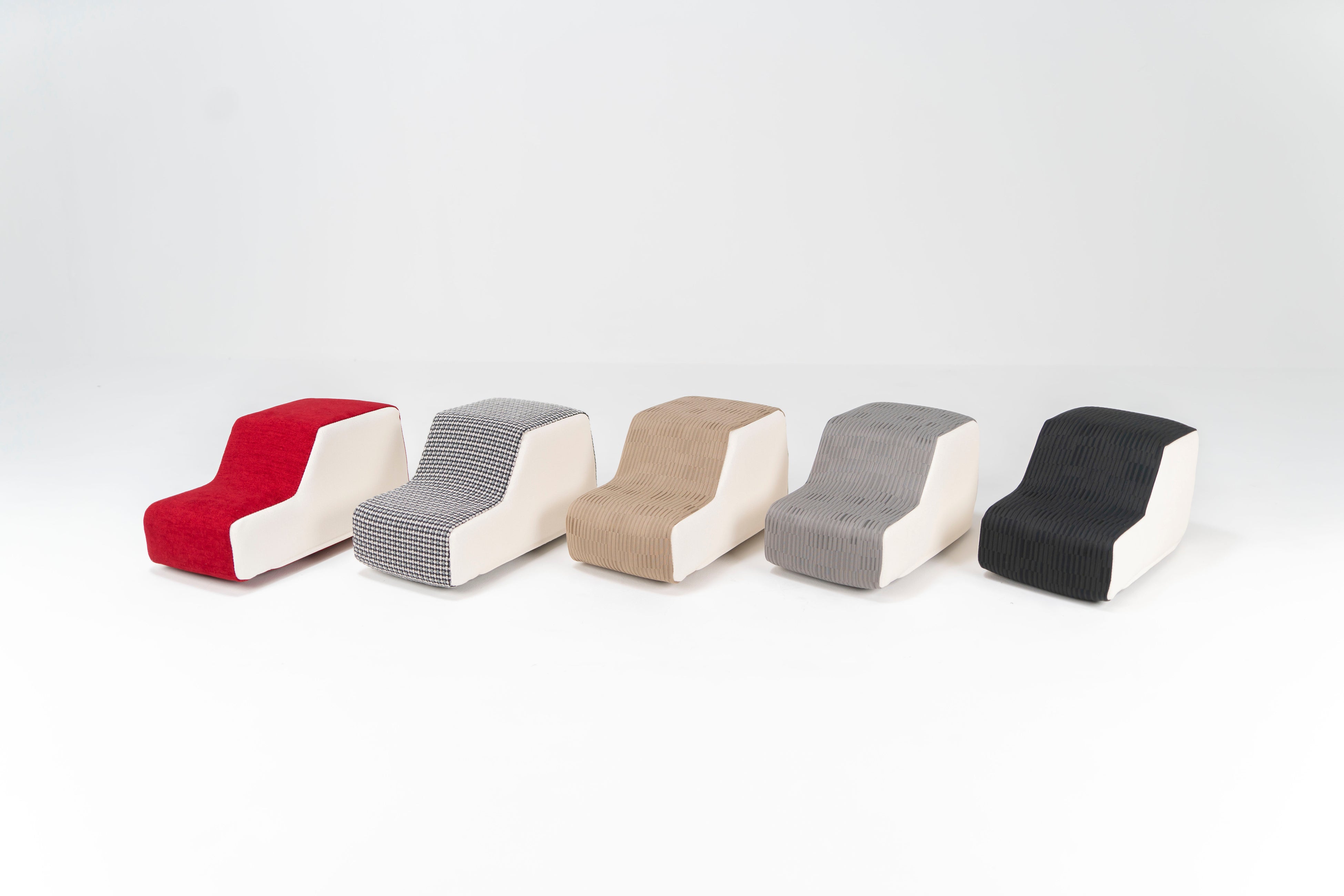 「「柄ガチャ」ラインナップ一例 ※張地・素材はランダムとなります。」