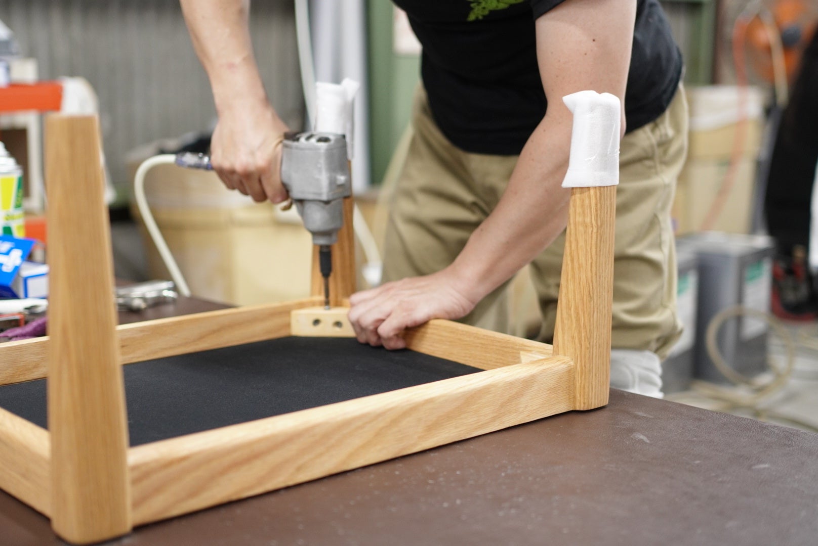 張り工程：裏張り