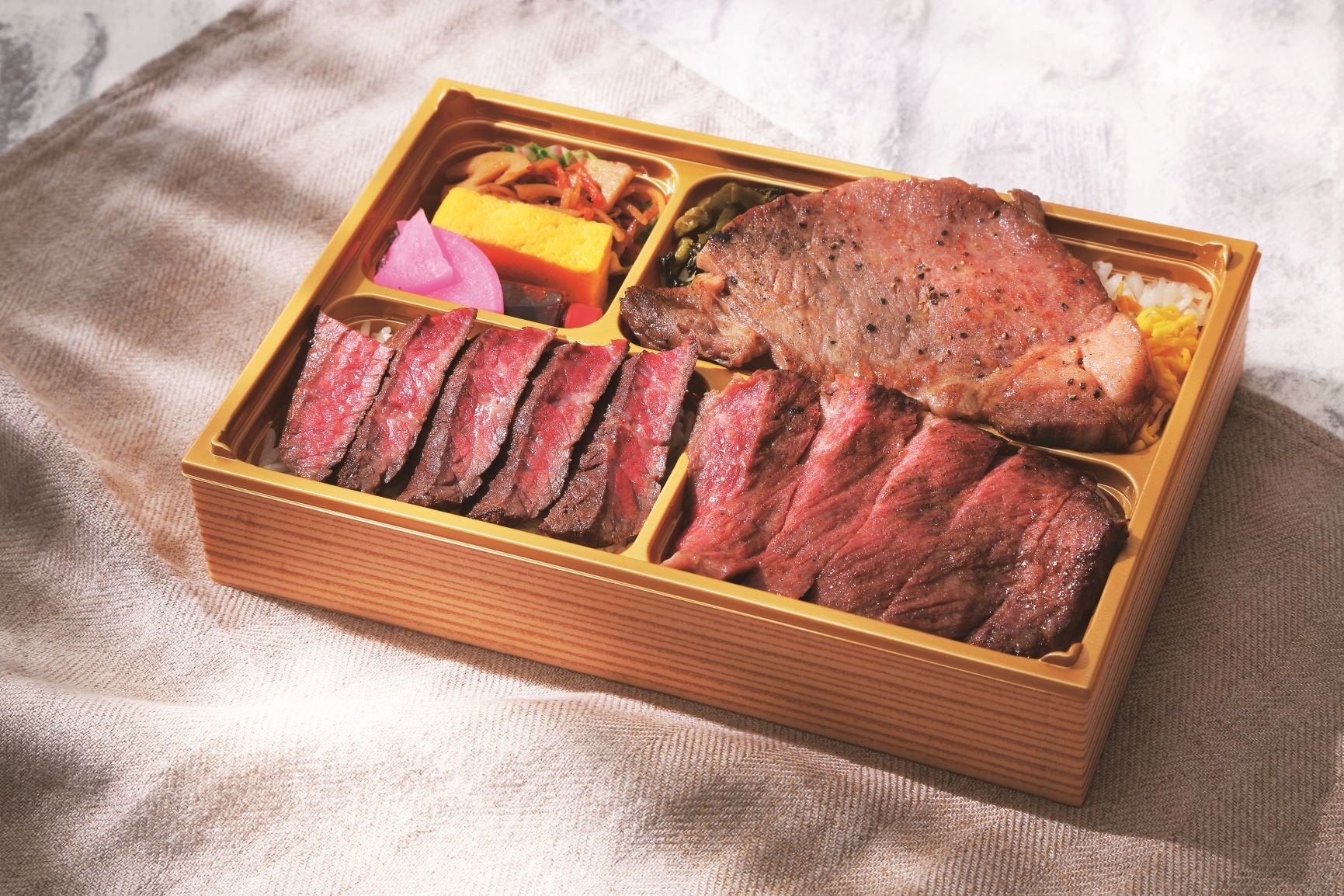 <焼肉 銀山亭>おおいた和牛3種食べ比べ弁当(1折) 2,700円  <各日50折限り>