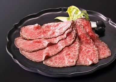 黒毛和牛熟成ローストビーフ （100gあたり） 3,996円