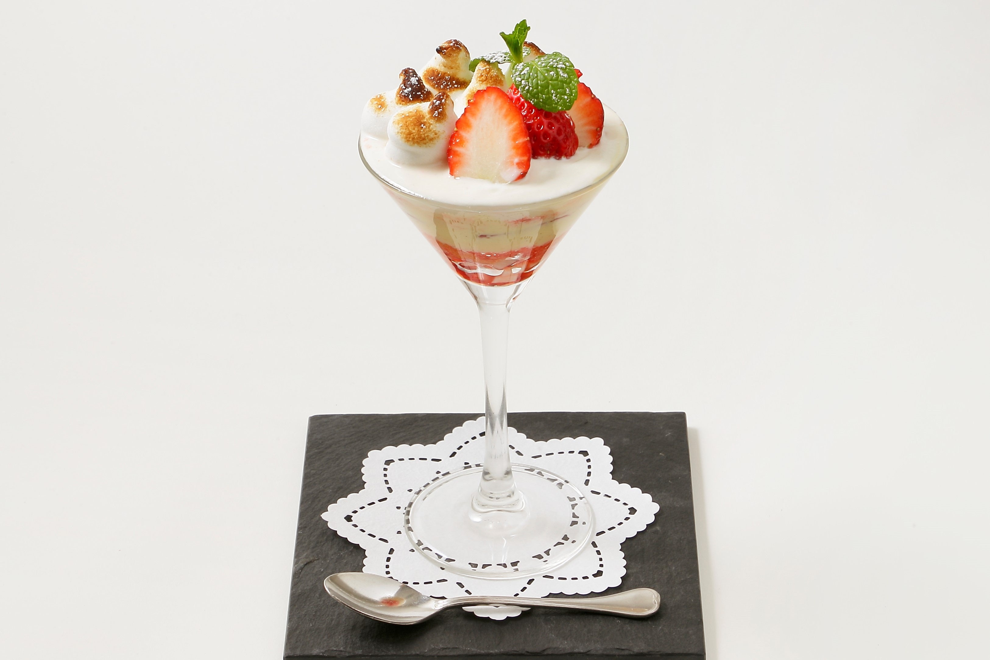 【京都高島屋限定】[アルポルトカフェ]大分ベリーツのズッパイングレーゼ（1食）1,100円　７階ダイニングガーデン京回廊　※各日10食限定　※午前11時から営業