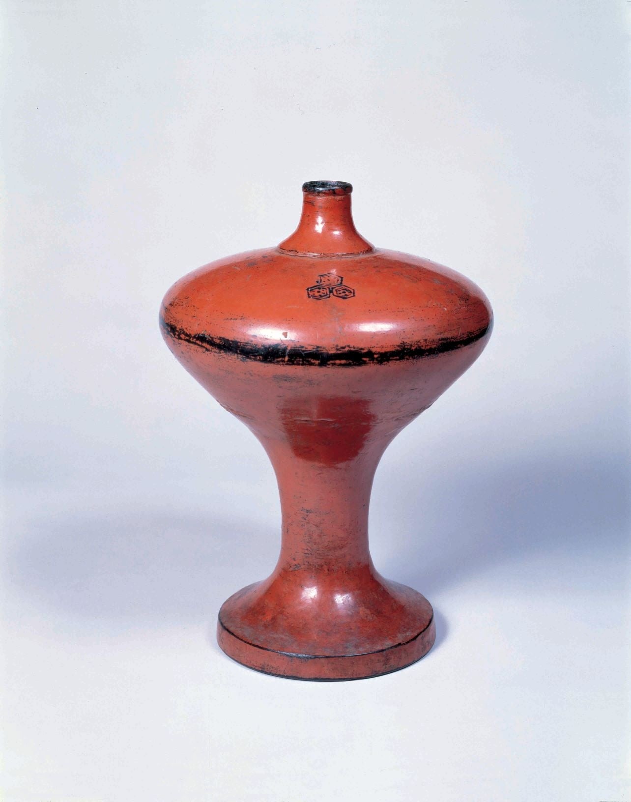 根来亀甲文瓶子　室町時代