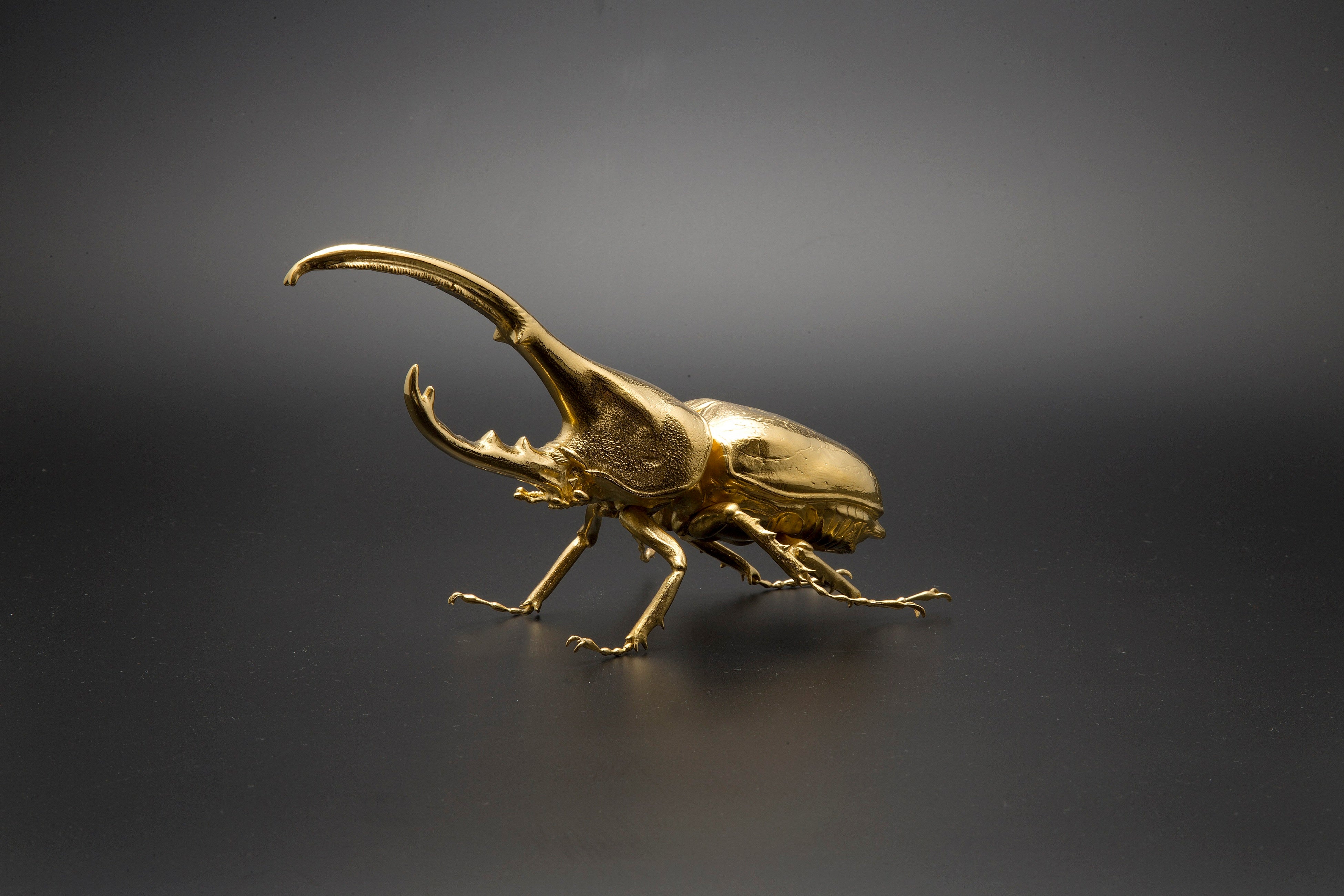 横浜高島屋】金の国内価格が過去最高を更新！黄金の兜から酒器