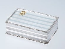 御成婚に際して、イギリス[エリザベス2世女王陛下(当時）、フィリップ王配殿下(当時）］からの贈り物