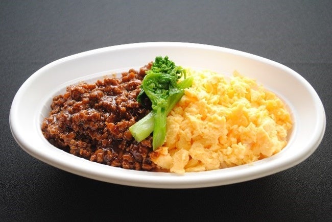 ≪横浜高島屋限定≫ 辣醤入り鶏そぼろ弁当 900円