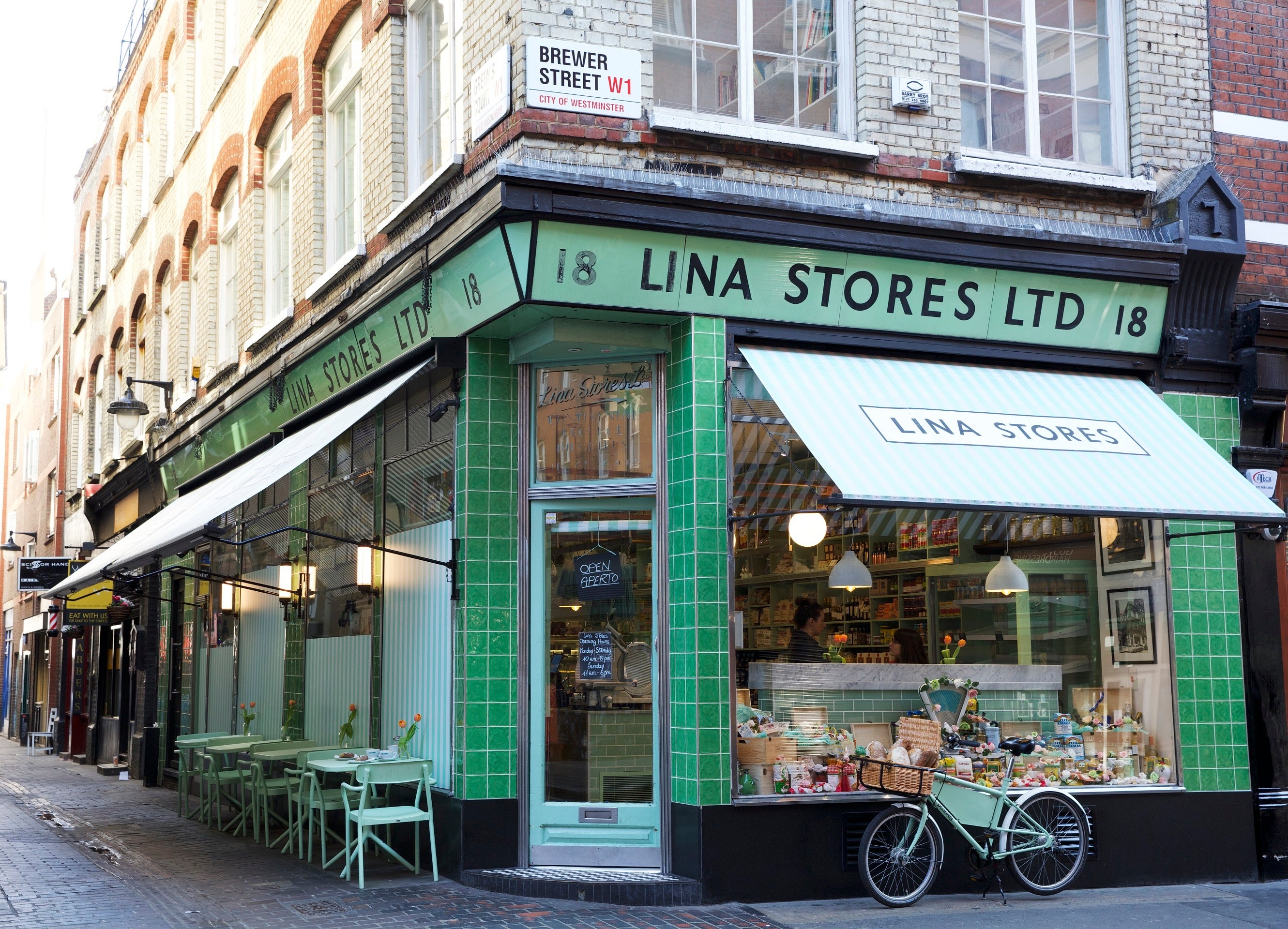 LINA STORES デリカテッセン ロンドン、ソーホー地区 ブリューワーストリート