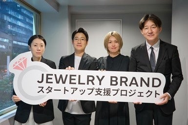 左から　髙島屋バイヤー、ラッキーアンドカンパニー商品開発担当者（2名）、阪急百貨店ゼネラルマネージャー