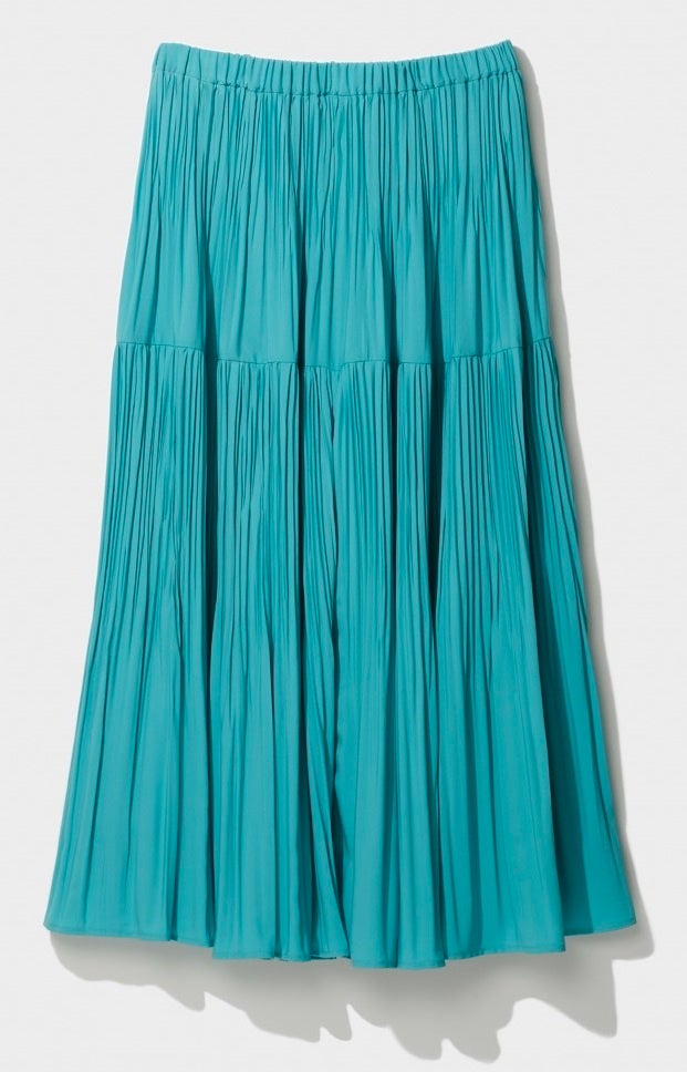 再生ポリエステルを使用したファッション　〈シーズンスタイルラボ〉&nbsp;スカート　&nbsp;24,200円　（3カラー展開）