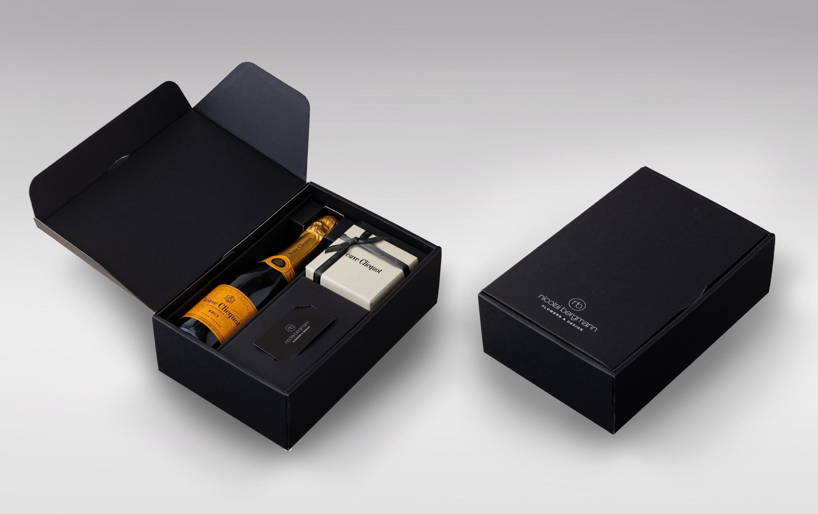 シャンパーニュとプリザーブドフラワー ボックスをセットにしたギフトボックス。