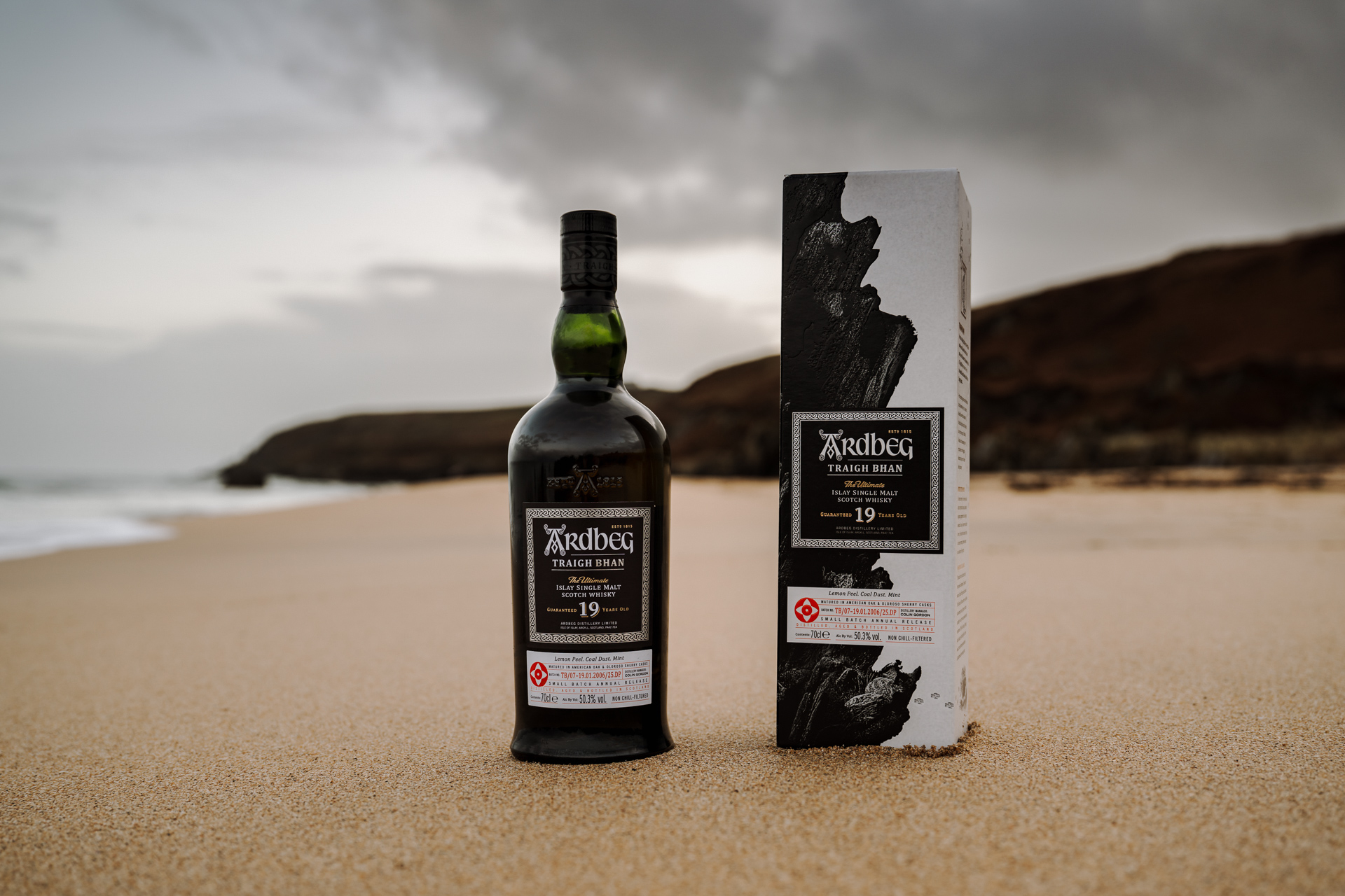 アードベッグ トリーバン バッジ7 グラス付き　Ardbeg ウイスキー 鳴き砂”に着想を得た19年熟成ウイスキーの最終章がついに完成