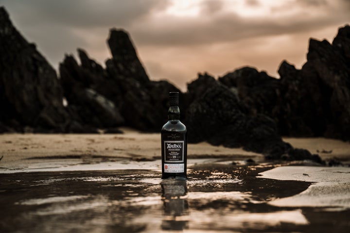 鳴き砂”に着想を得た19年熟成ウイスキーの最終章がついに完成 鳴き砂”に着想を得た19年熟成ウイスキーの最終章がついに完成