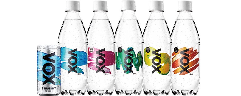 (左)無糖強炭酸水「VOX」プロフェッショナルシリーズ(右)無糖強炭酸水「VOX」ベーシックシリーズ 500ml