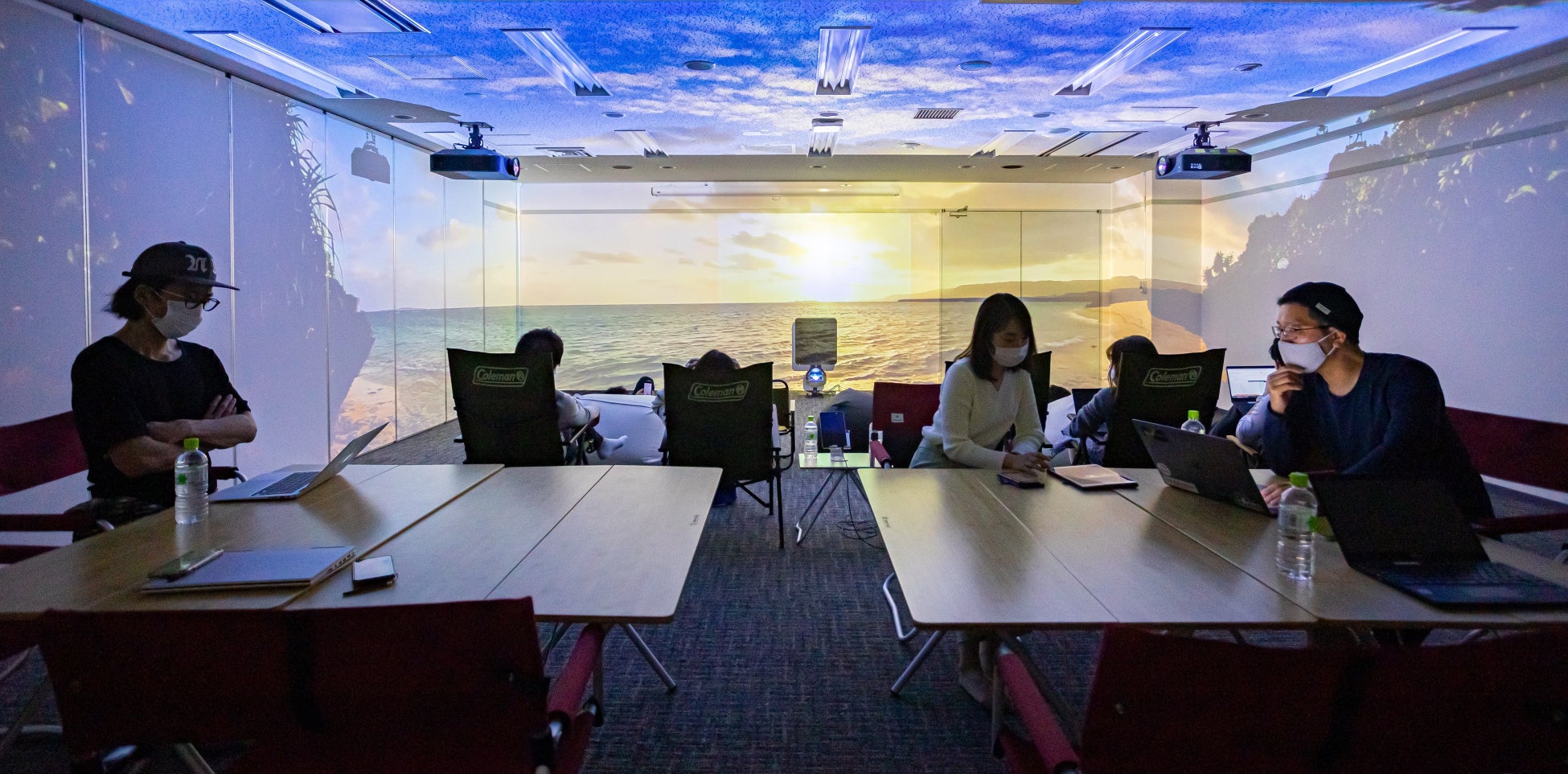 森林や海なの自然空間の中で、リラックスした状態で仕事へ。