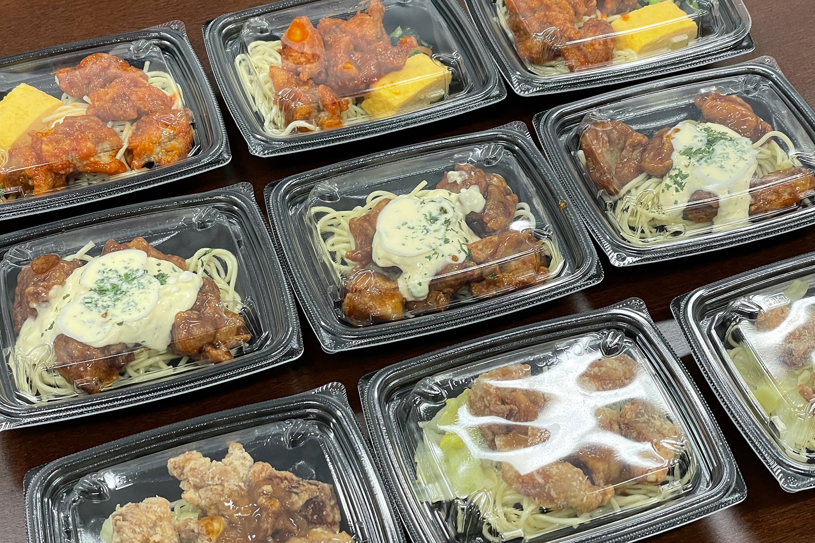 試作した惣菜パック(藤本食品)