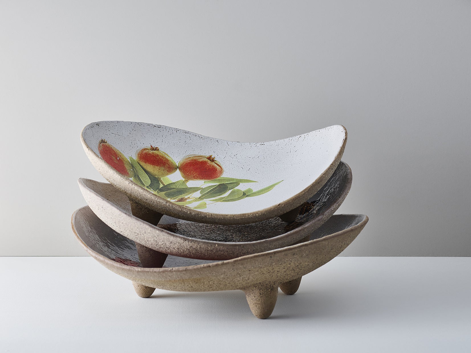 ￼アルナルド　ポモドーロ　　陶器　皿　イタリア作家　現代アート 絵皿 26cm GEO049 コバルトブルー 幾何学模様 マヨリカ焼き