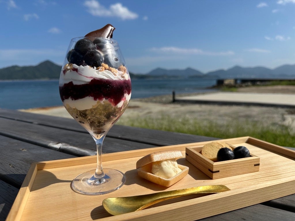 季節のパフェのティーセット(10月末までのぶどう)