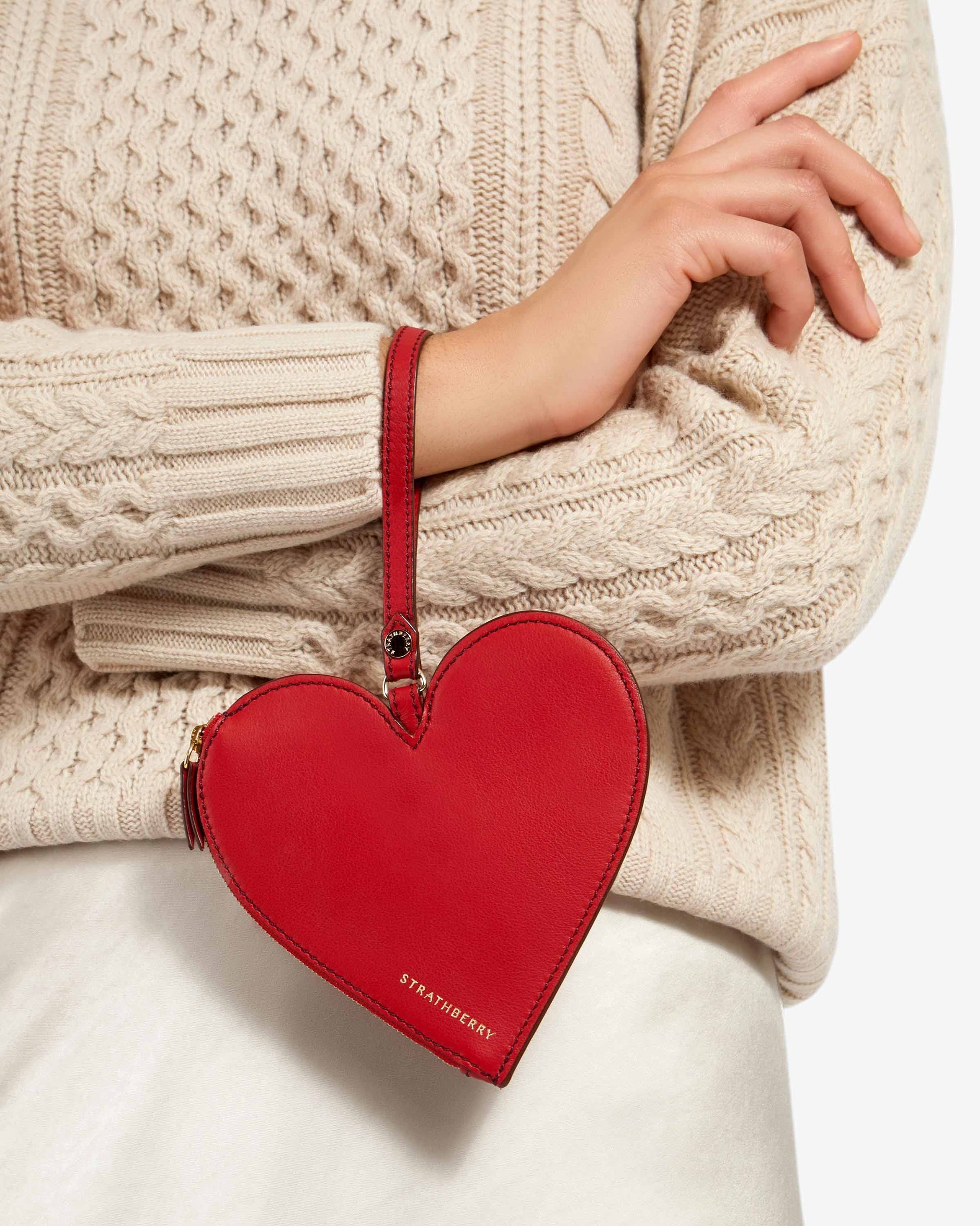 バレンタイン限定ハート型ポーチ：価格　23500円（税込、送料別）