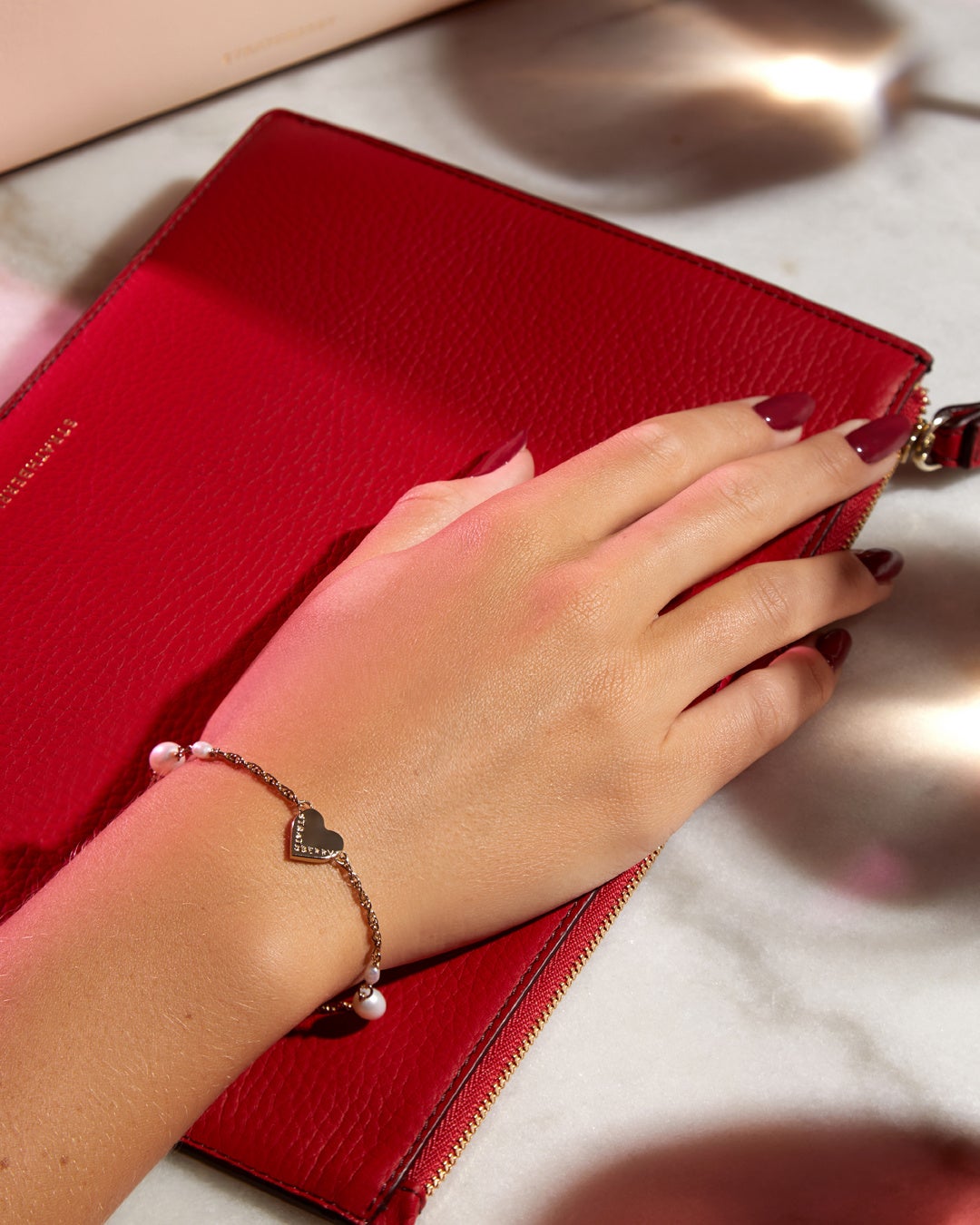 バレンタイン限定　ブレスレット：価格22100円（税込み、送料別）