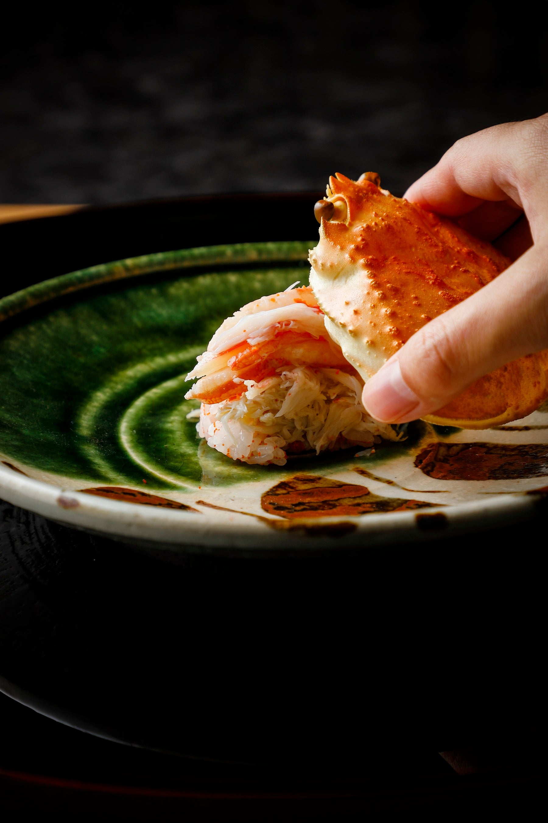 食通をうならせる香箱ガニのお寿司は、12月までのご提供