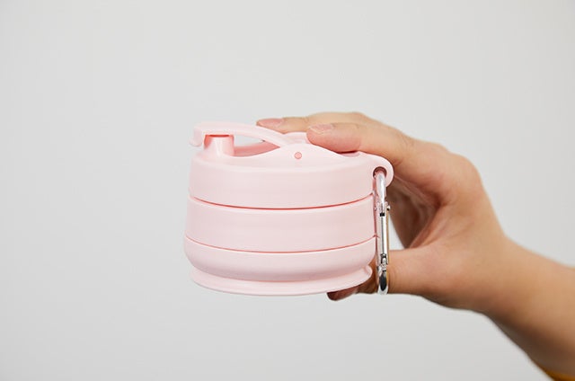 折りたたむと半分以下の高さに