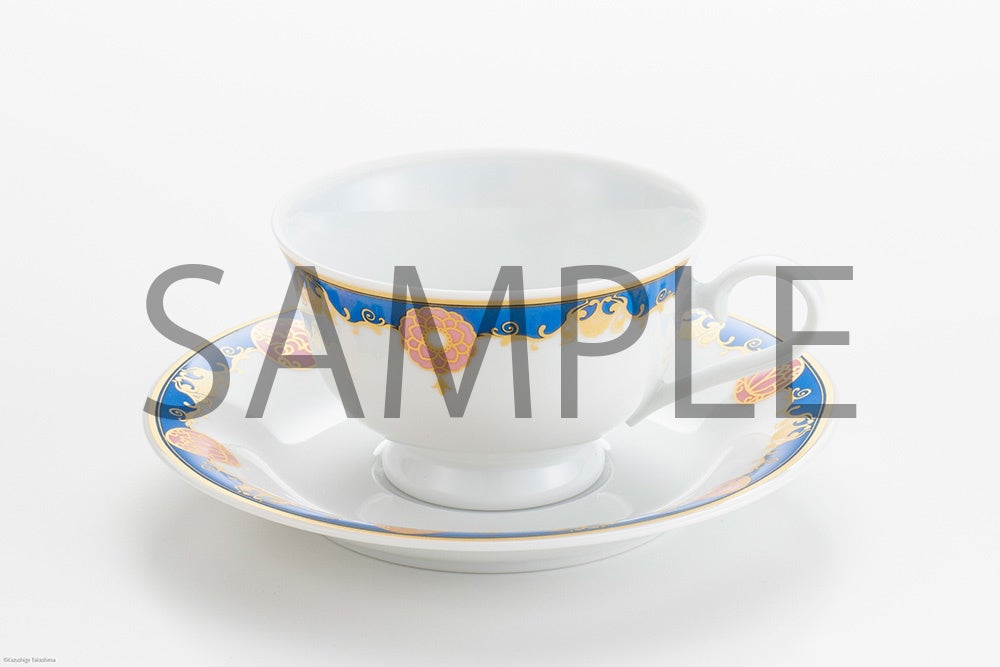 ティアラローズが愛用している…そんなイメージでデザインしたカップとソーサーのセット。カップにはティアラローズの花、ソーサーには妖精王3人をモチーフにした紋章があしらわれています。 カラーのイメージはもちろんティアラローズのピンクとアクアスティードのブルー♪