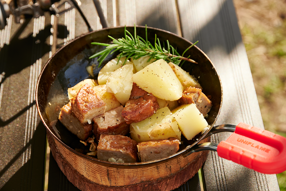 ＜ワインと＞ハンバーグはカリカリに焼いて／ジャーマンマルシンハンバーグ