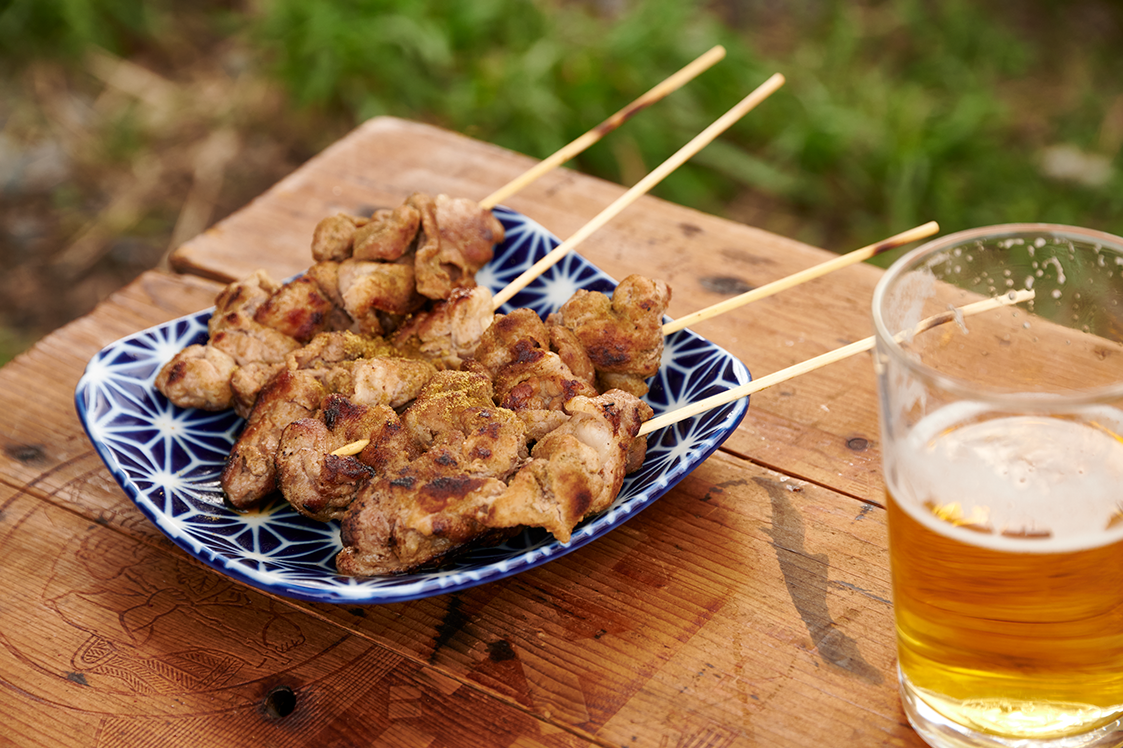 ＜ビールと＞竹串にくるくると巻きつけて／豚こまクミン串焼き