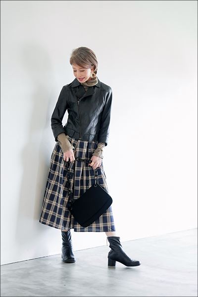 ライダースジャケットはエレガントなアイテムと