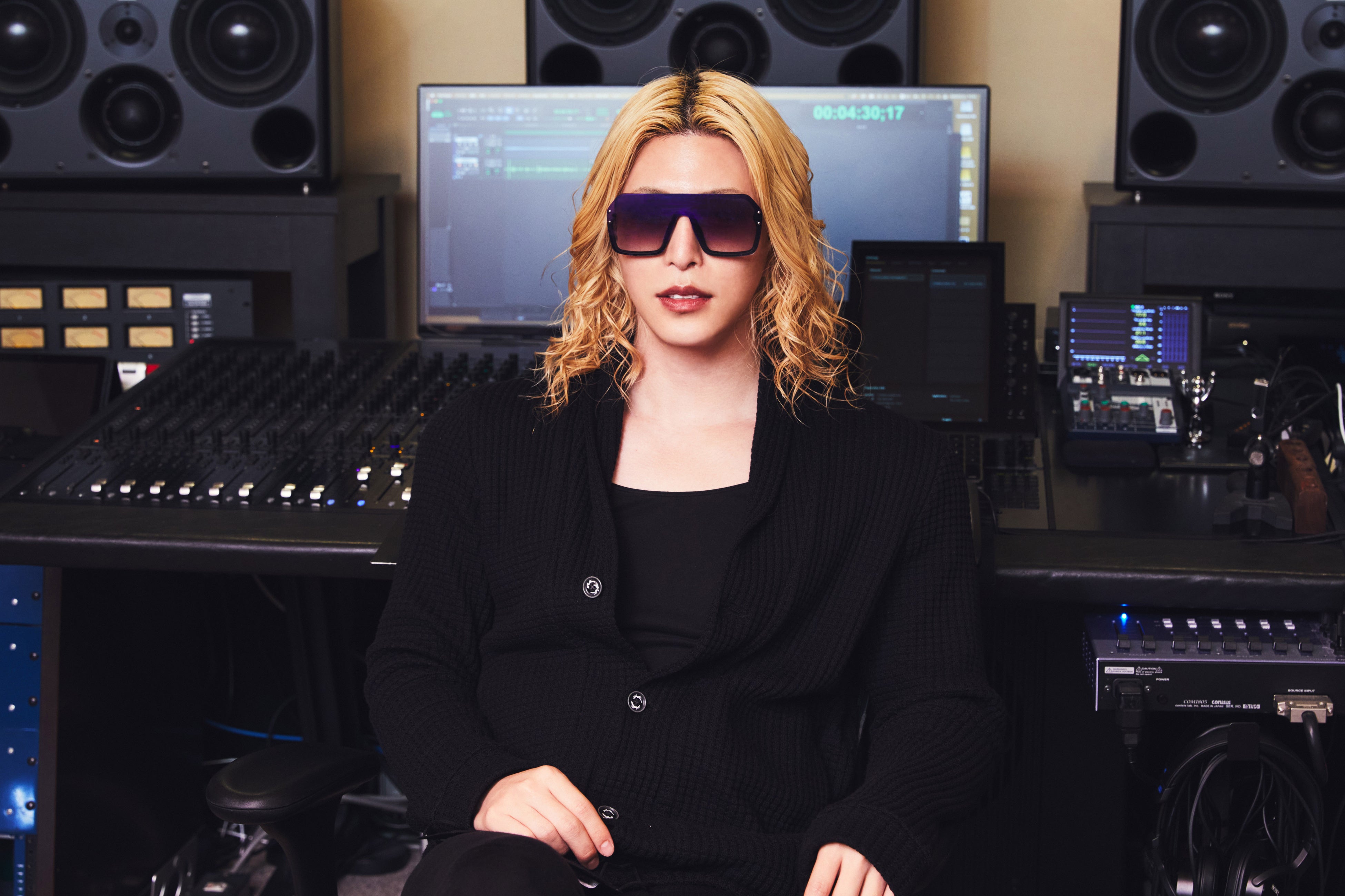  ROLAND氏　コントロールルームにて　(C)Chihaya Kaminokawa