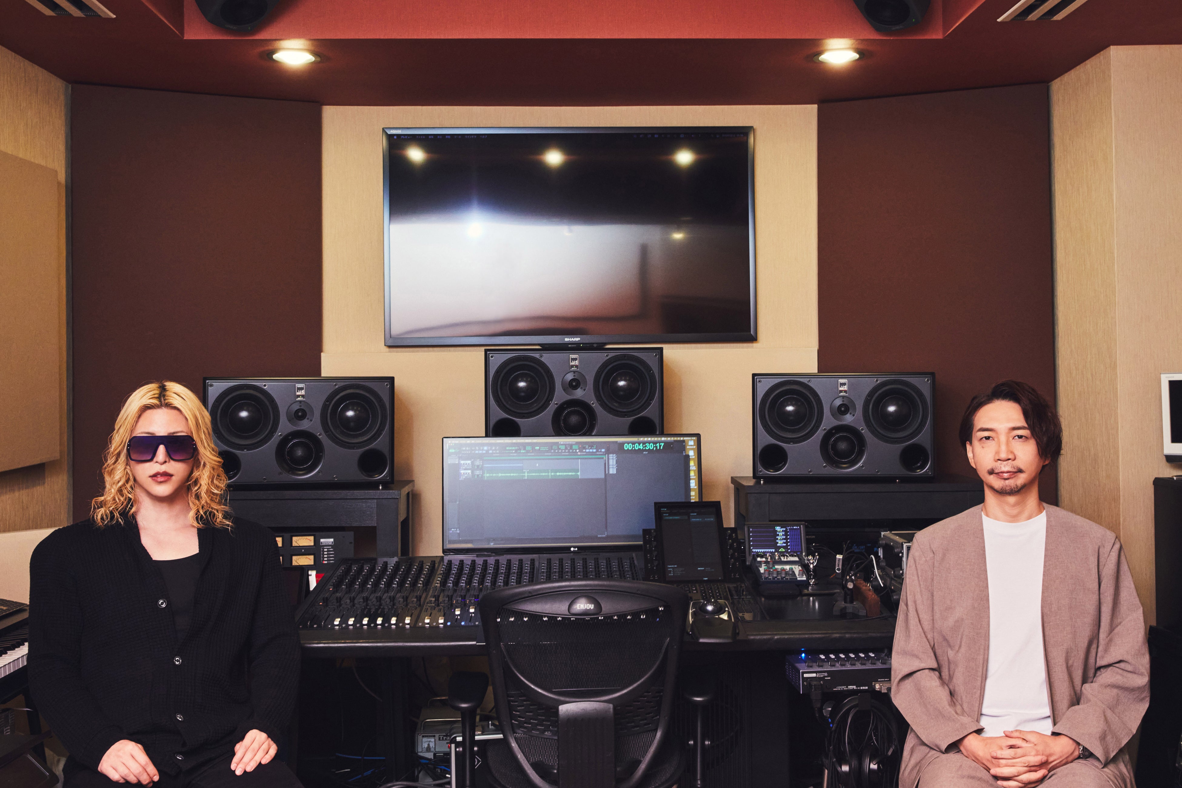 写真左：ROLAND氏　写真右：諏訪部順一氏　(C)Chihaya Kaminokawa