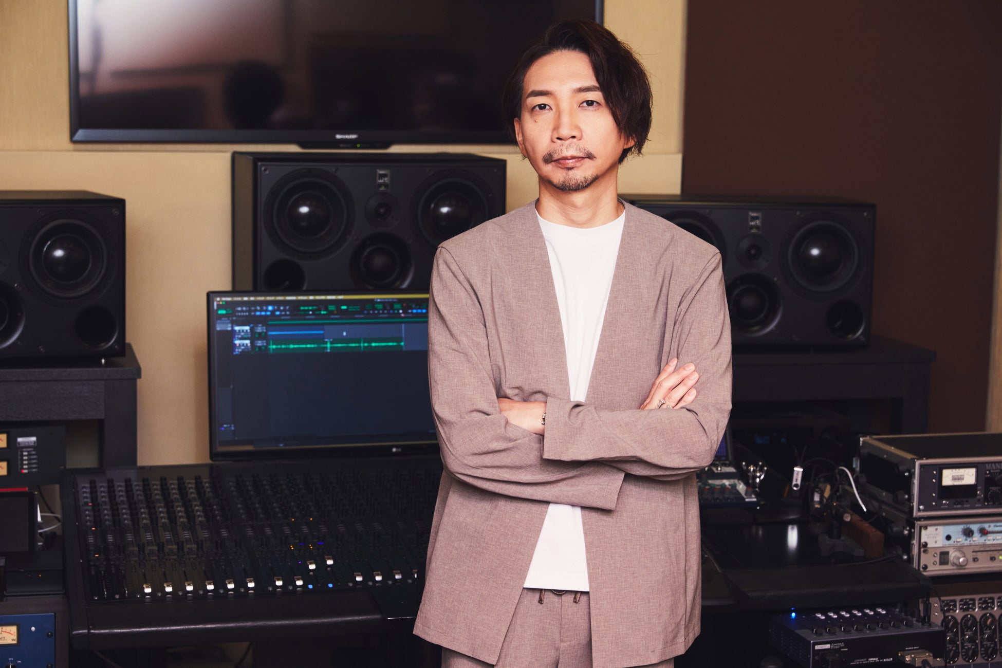 諏訪部順一氏 コントロールルームにて (C)Chihaya Kaminokawa