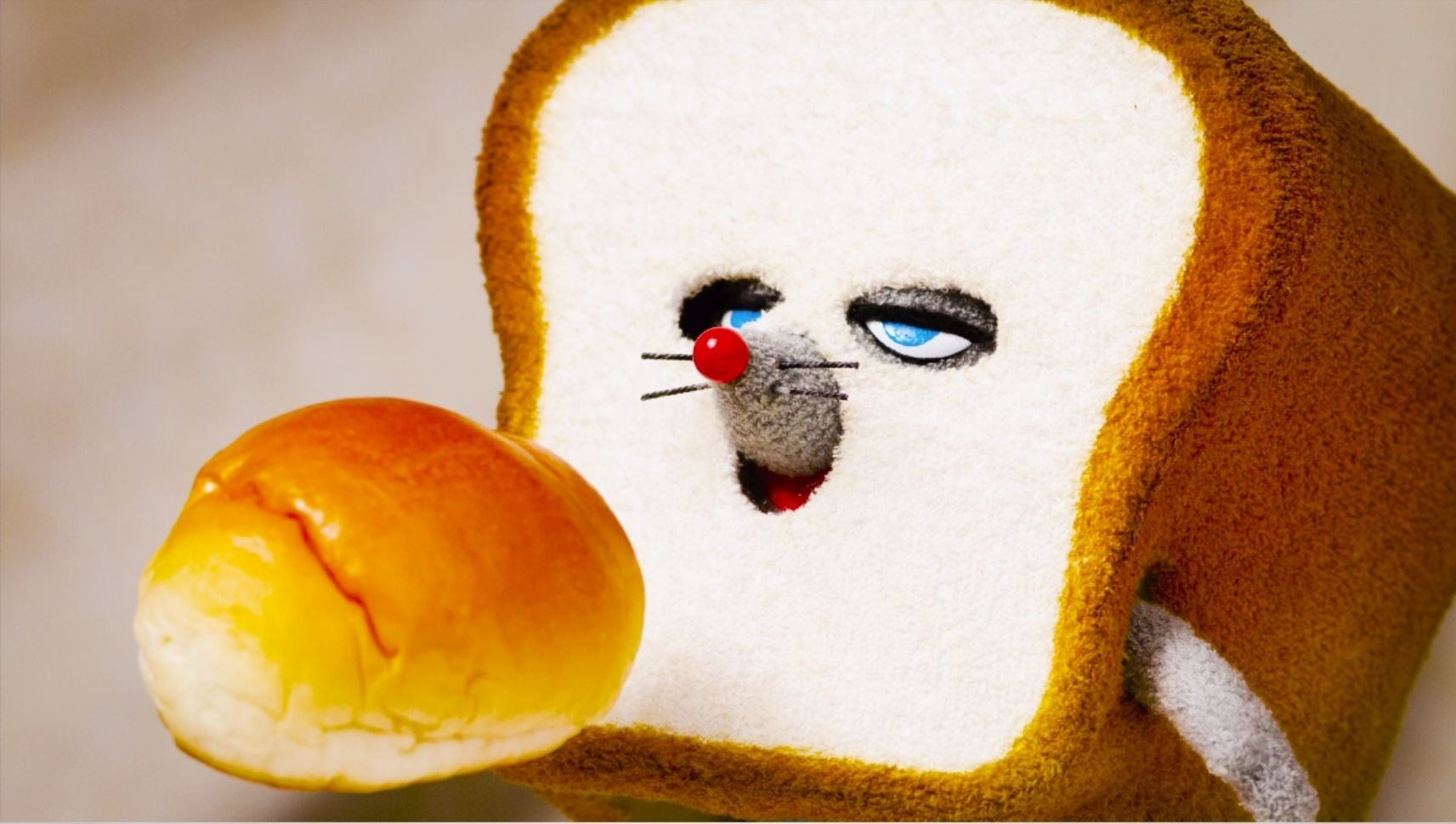 ロールパンを食べると……！