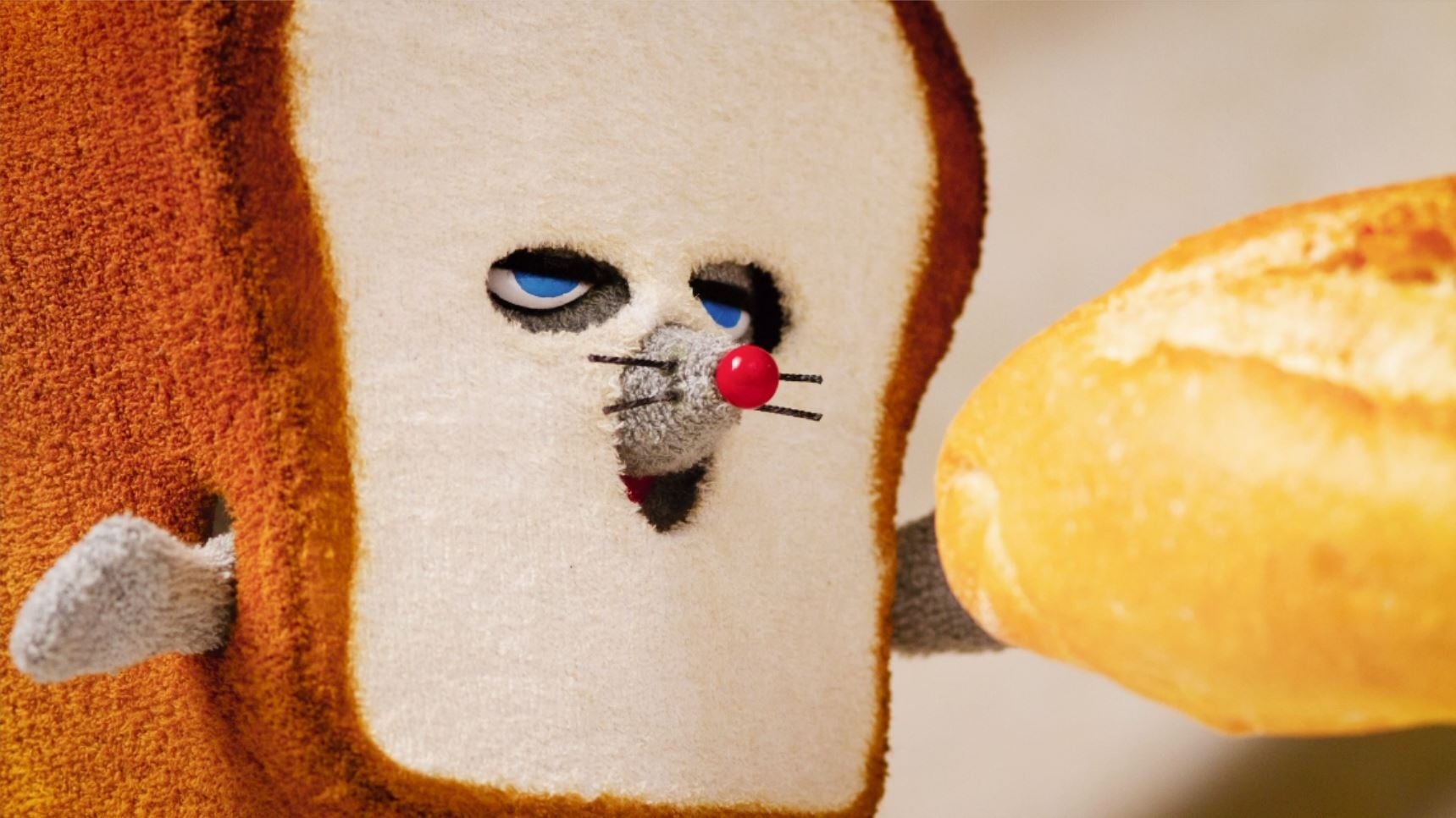 フランスパンをかじると……！