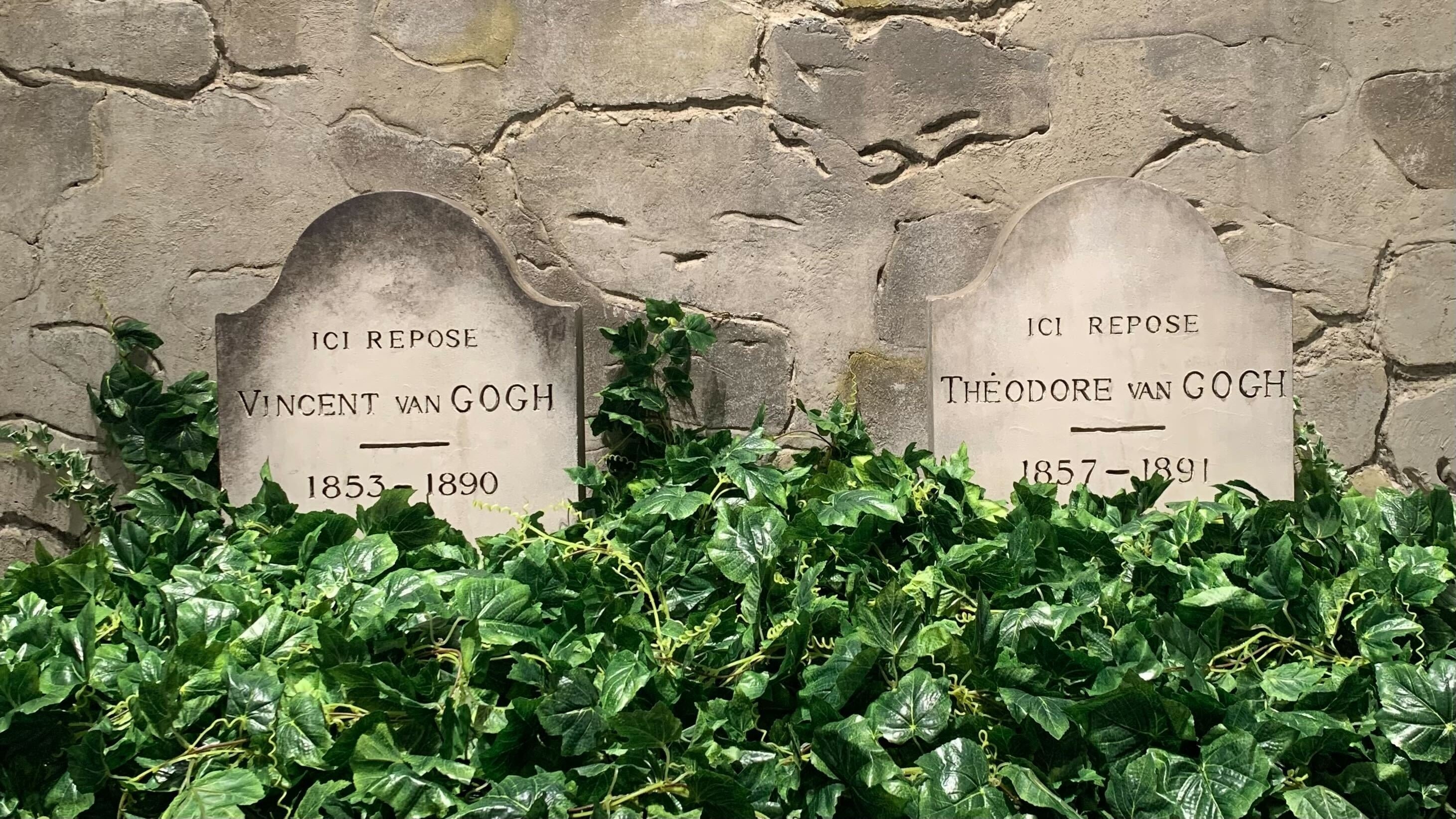 第2会場（パリ郊外にあるフィンセントと弟テオのお墓の再現）