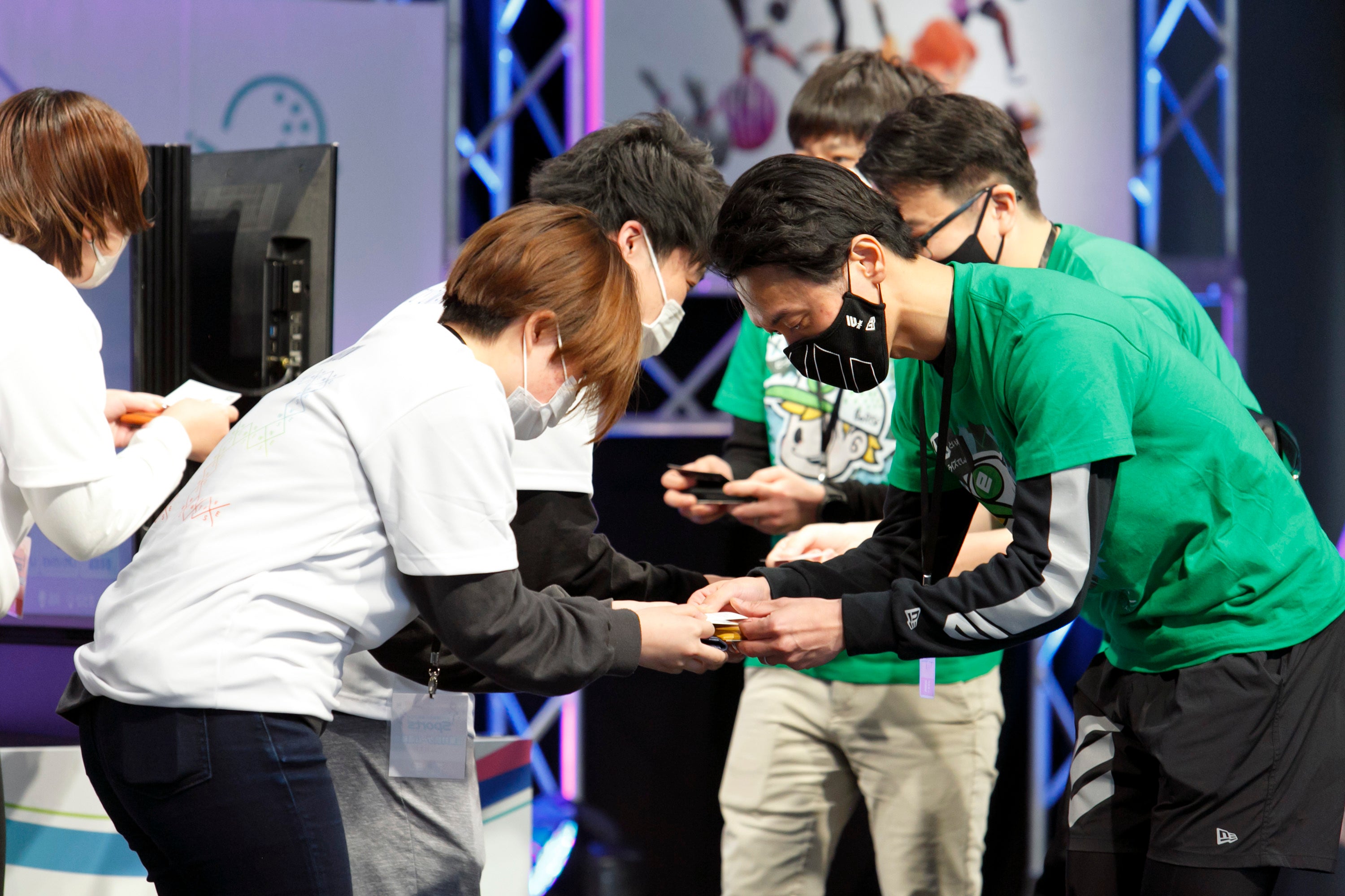 ↑日頃は出会う機会の少ない異業種の方とも名刺交換。ここから意外なビジネスが生まれるかも！？