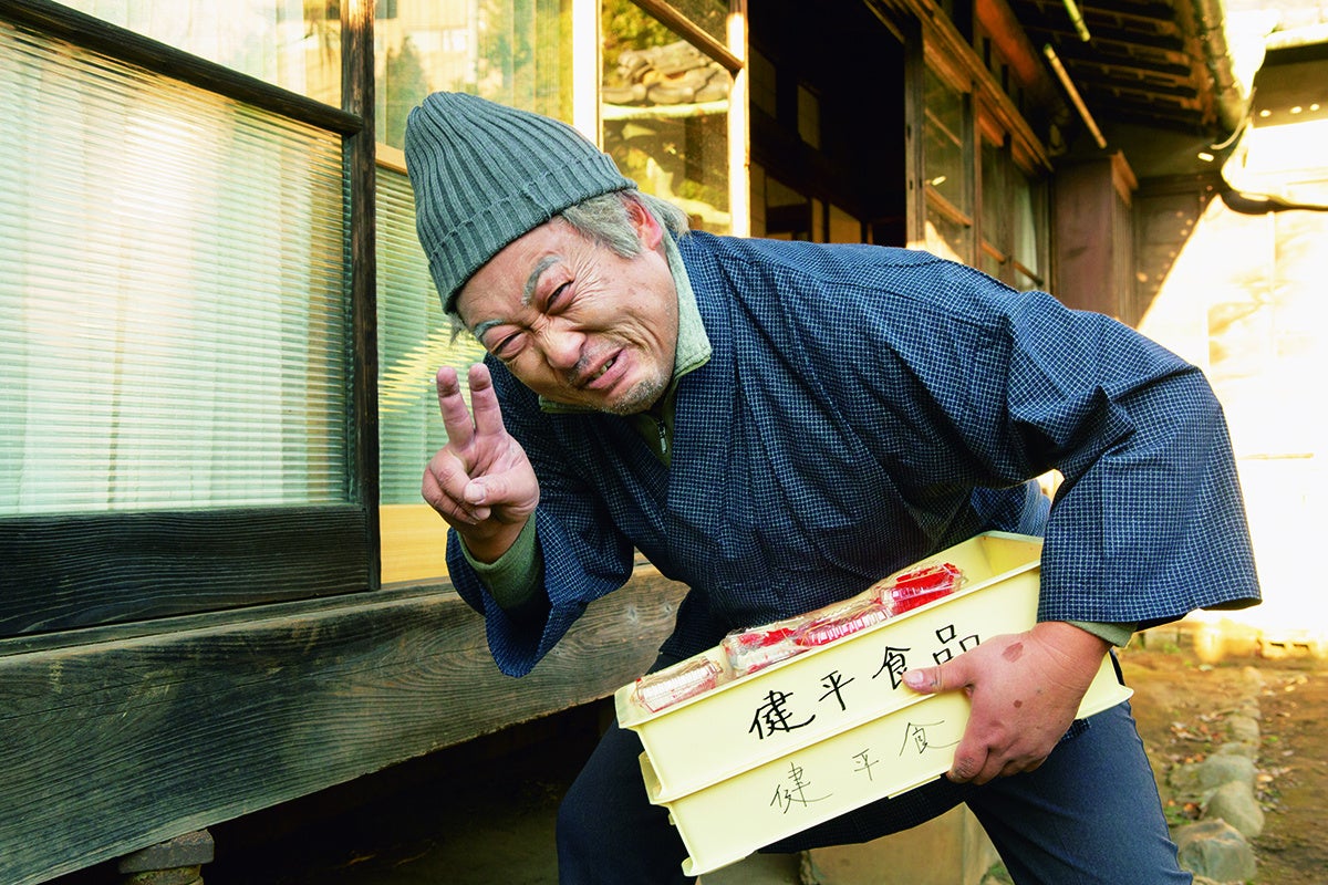 ↑ 健平さんは毎朝4時起きでパテの仕込みを行う。話し方に独特の なまりがあり、しっかり聞かないと何と言っているか分からないことも。  撮影=高橋宗正/(Ⅽ)クリエイターズ・ファイル