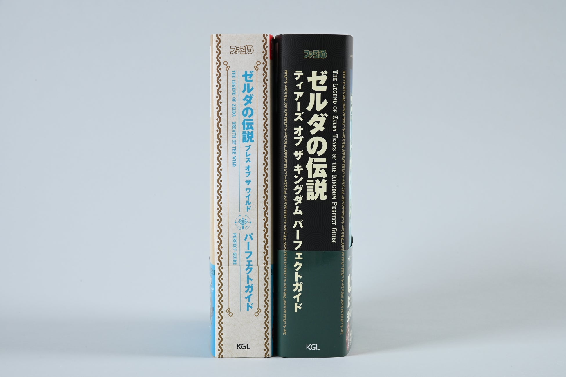 ▲2冊を並べてみると、背表紙の厚さの違いがひと目でわかる。