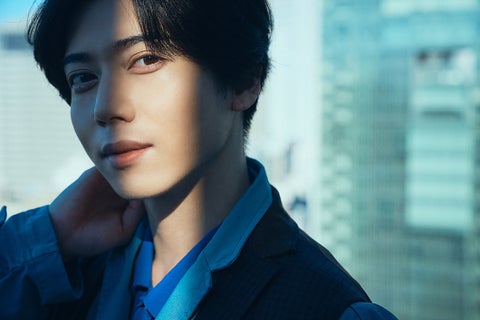 俳優・染谷俊之の15周年メモリアル写真集、感情の機微を捉えた1冊が発売決定! 俳優・染谷俊之の15周年メモリアル写真集、感情の機微を捉えた1冊が発売決定!