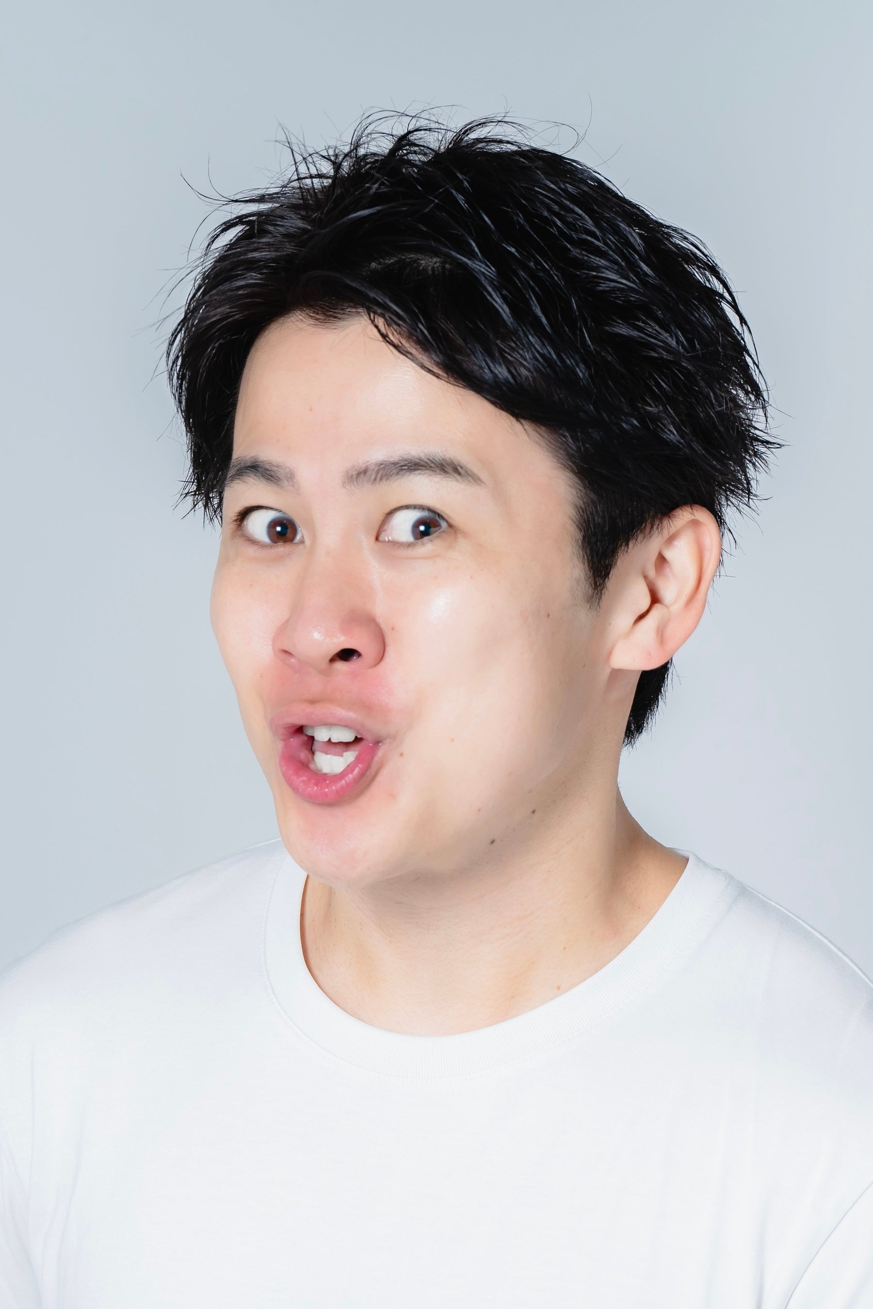 TikTok、YouTubeで大バズり！ 登録者100万人の吉本芸人「まつした」が