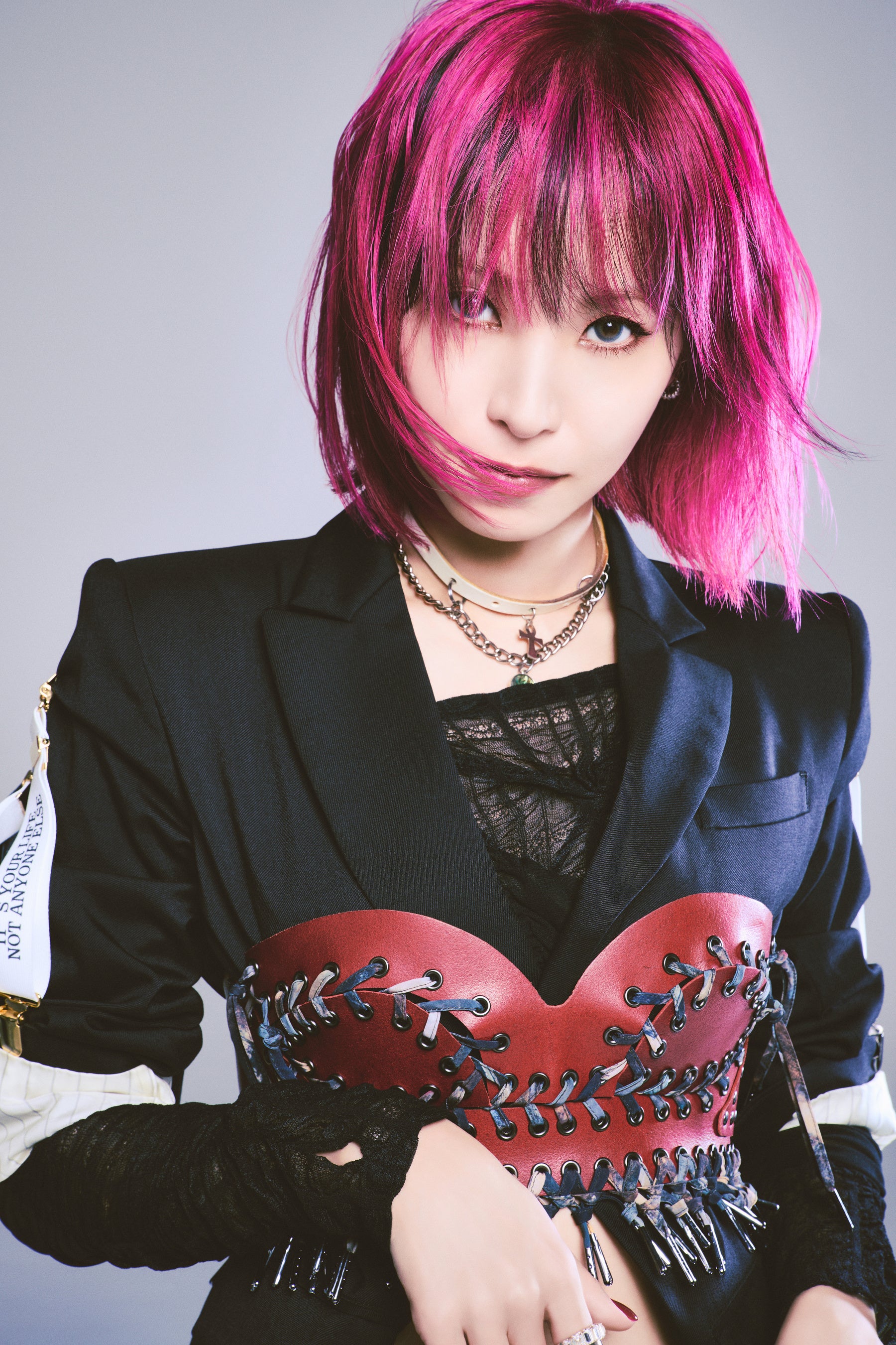 デビュー15周年を迎えたLiSA、節目を記念して「Anniversary calendar」の発売が決定！