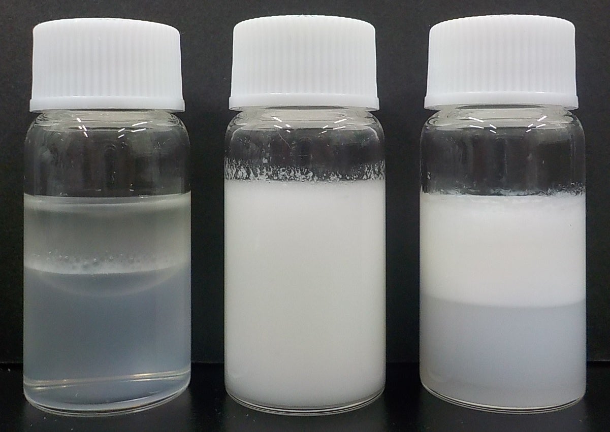 図4　混合油の乳化（撹拌混合後）