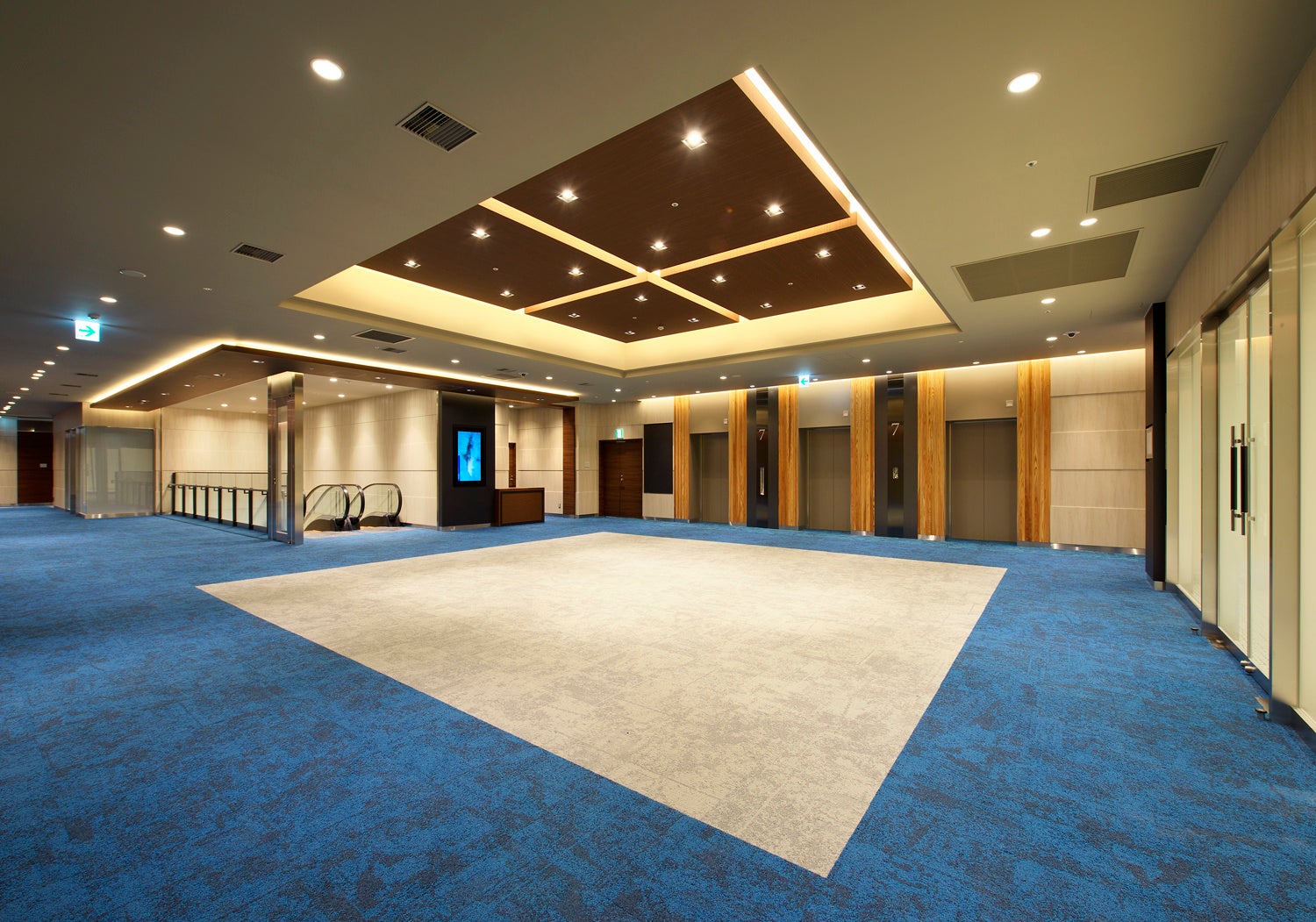 ホールホワイエ